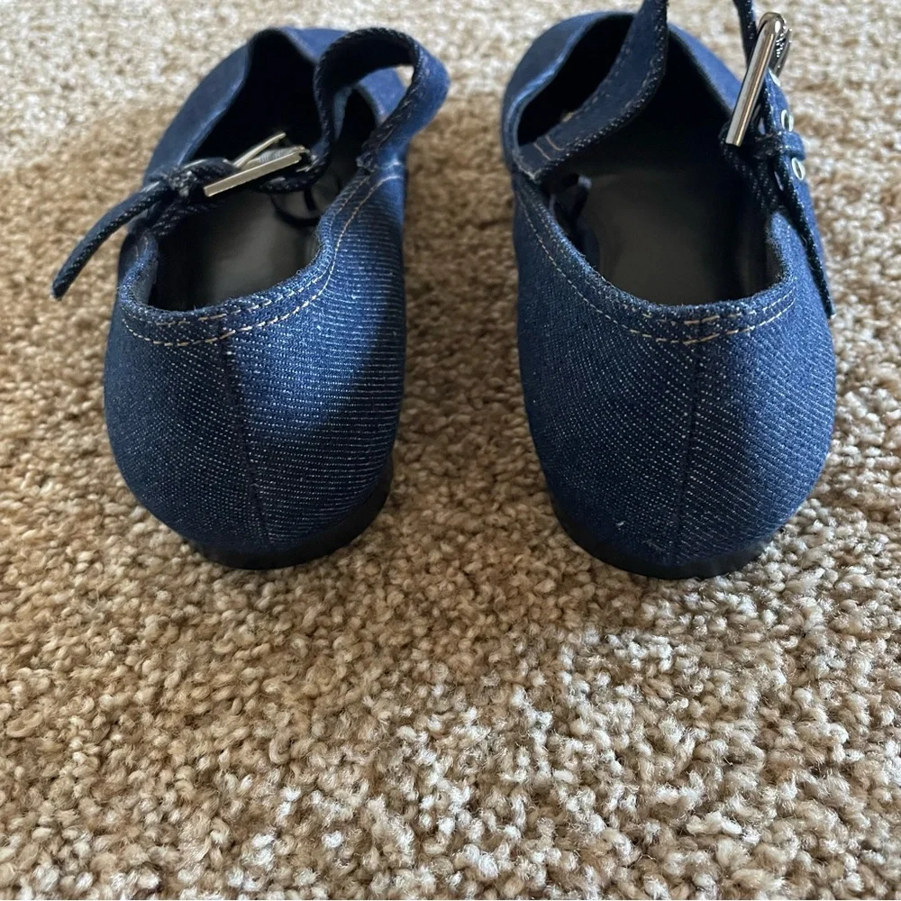 Zara Mary Jane Denim Flats Women’s 10 Blue Dark Wash
Minimalist Chic Everyday - Picture 12 of 16